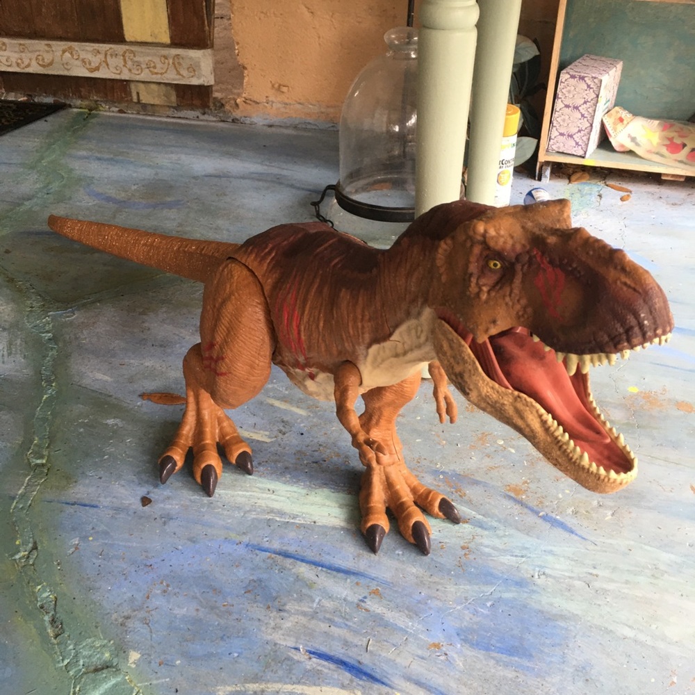 3 1/2 feet Jurassic World dinosaur
